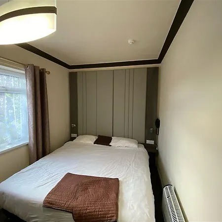 Oyo Victoria 2*